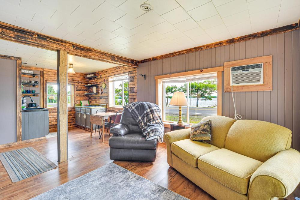 Wisconsin Lakeside Cottage with Deck, Views